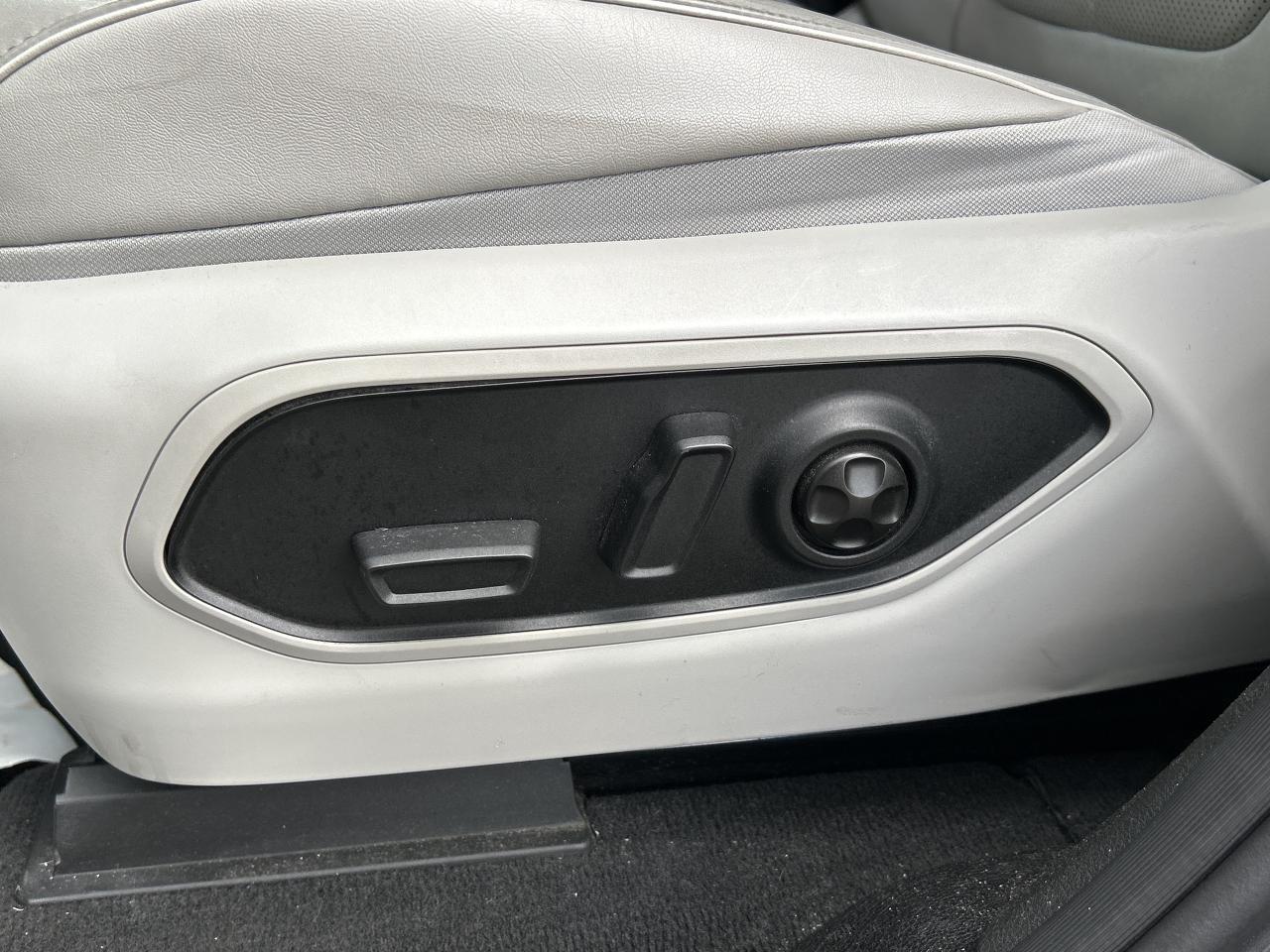 2022 Jeep Grand Cherokee 4xe OVERLAND PHEV AWD   CLEAN CARFAX Photo