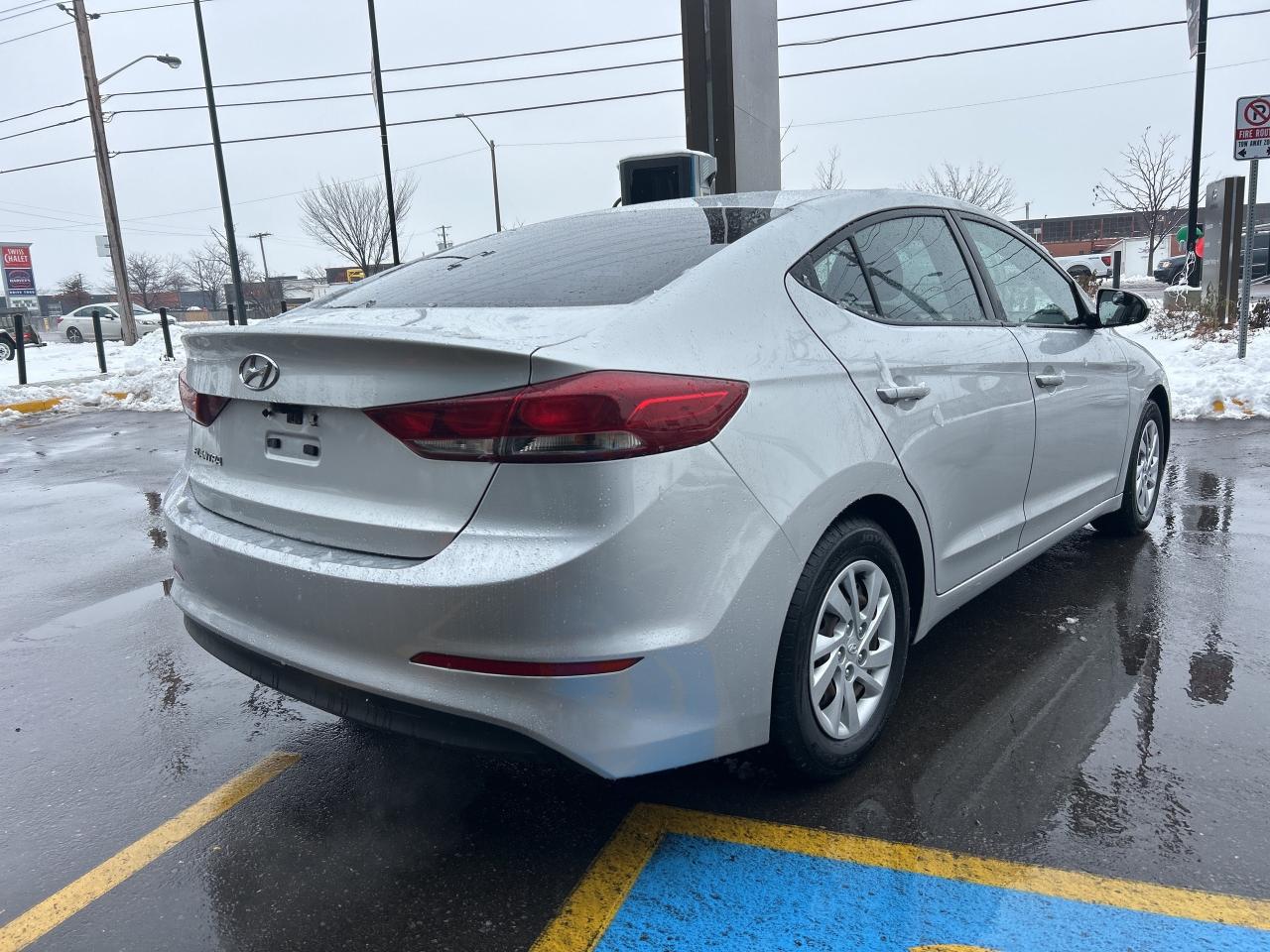 2017 Hyundai Elantra 4dr Sdn Auto LE   CLEAN CARFAX   ONE OWNER Photo
