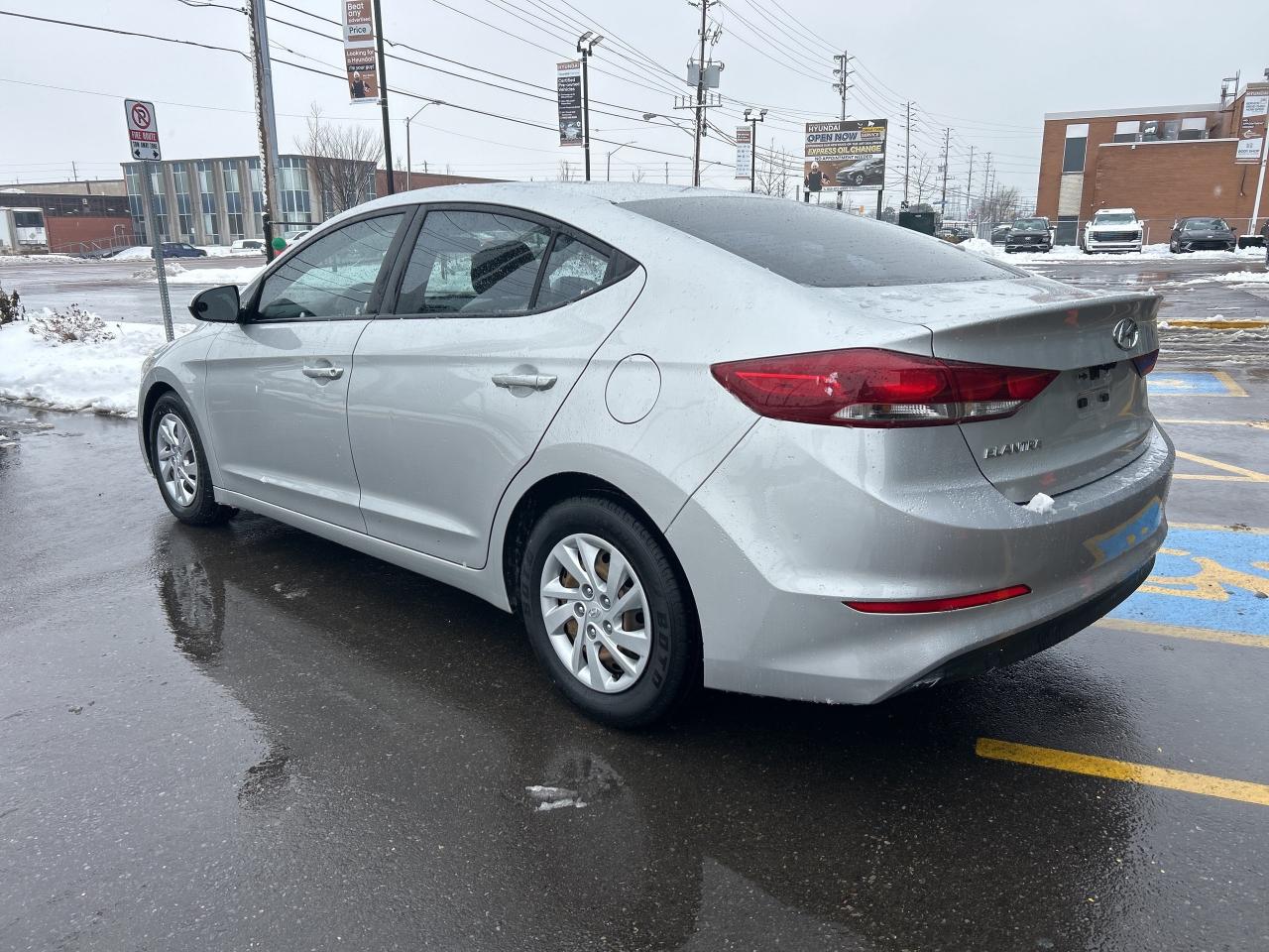 2017 Hyundai Elantra 4dr Sdn Auto LE   CLEAN CARFAX   ONE OWNER Photo