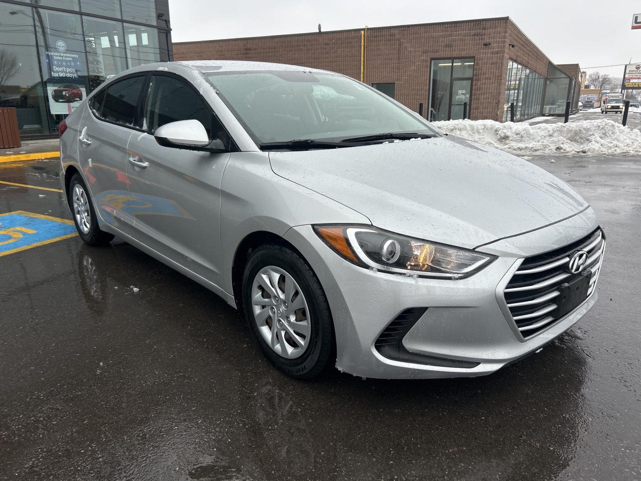 2017 Hyundai Elantra 4dr Sdn Auto LE   CLEAN CARFAX   ONE OWNER Photo