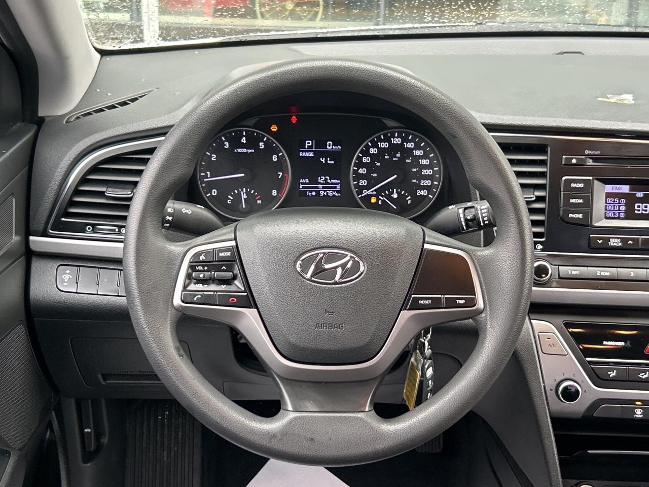 2017 Hyundai Elantra 4dr Sdn Auto LE   CLEAN CARFAX   ONE OWNER Photo