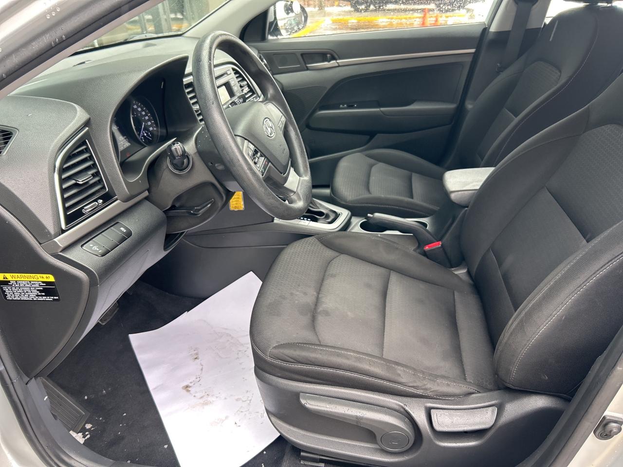 2017 Hyundai Elantra 4dr Sdn Auto LE   CLEAN CARFAX   ONE OWNER Photo