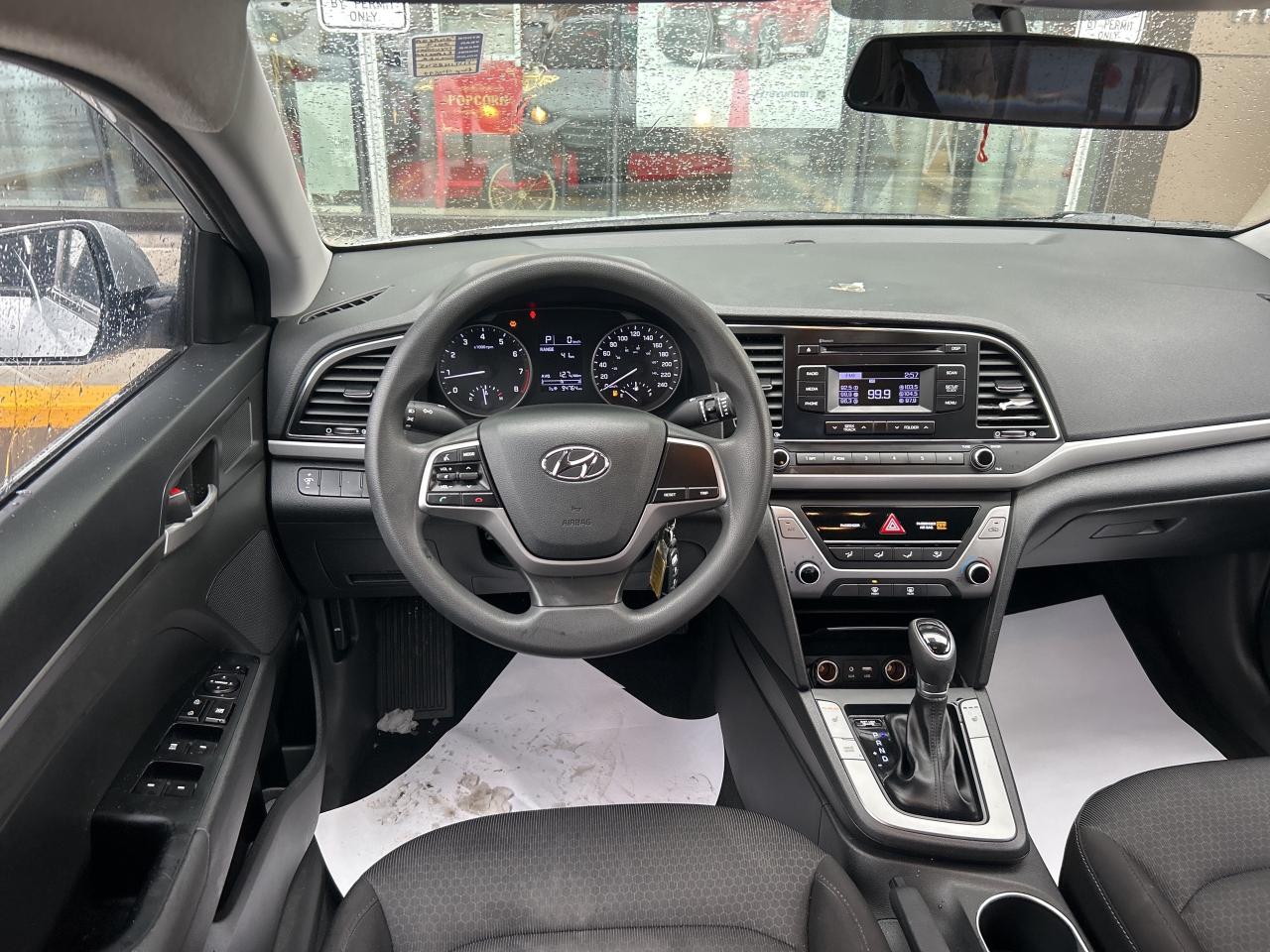 2017 Hyundai Elantra 4dr Sdn Auto LE   CLEAN CARFAX   ONE OWNER Photo