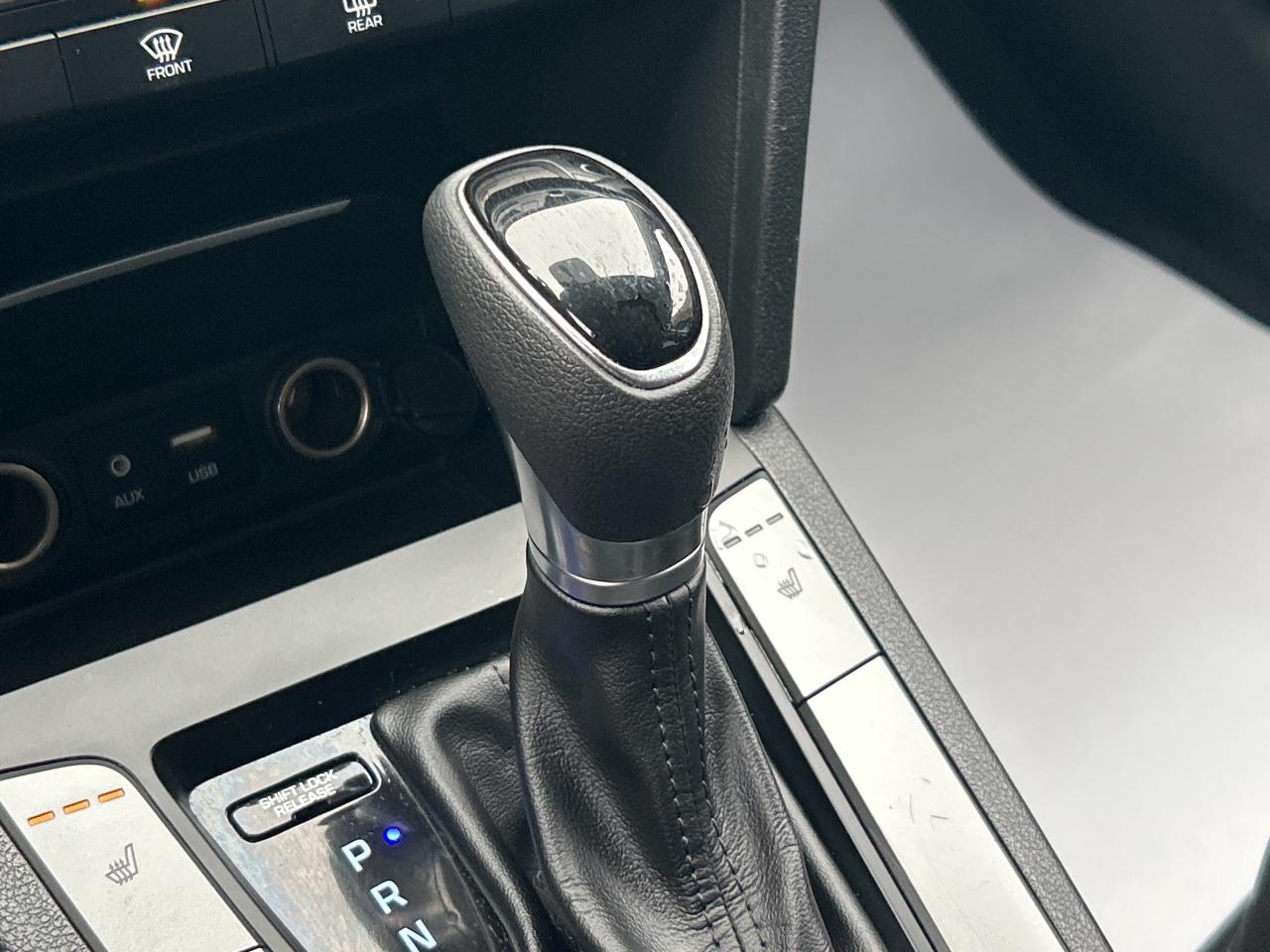 2017 Hyundai Elantra 4dr Sdn Auto LE   CLEAN CARFAX   ONE OWNER Photo