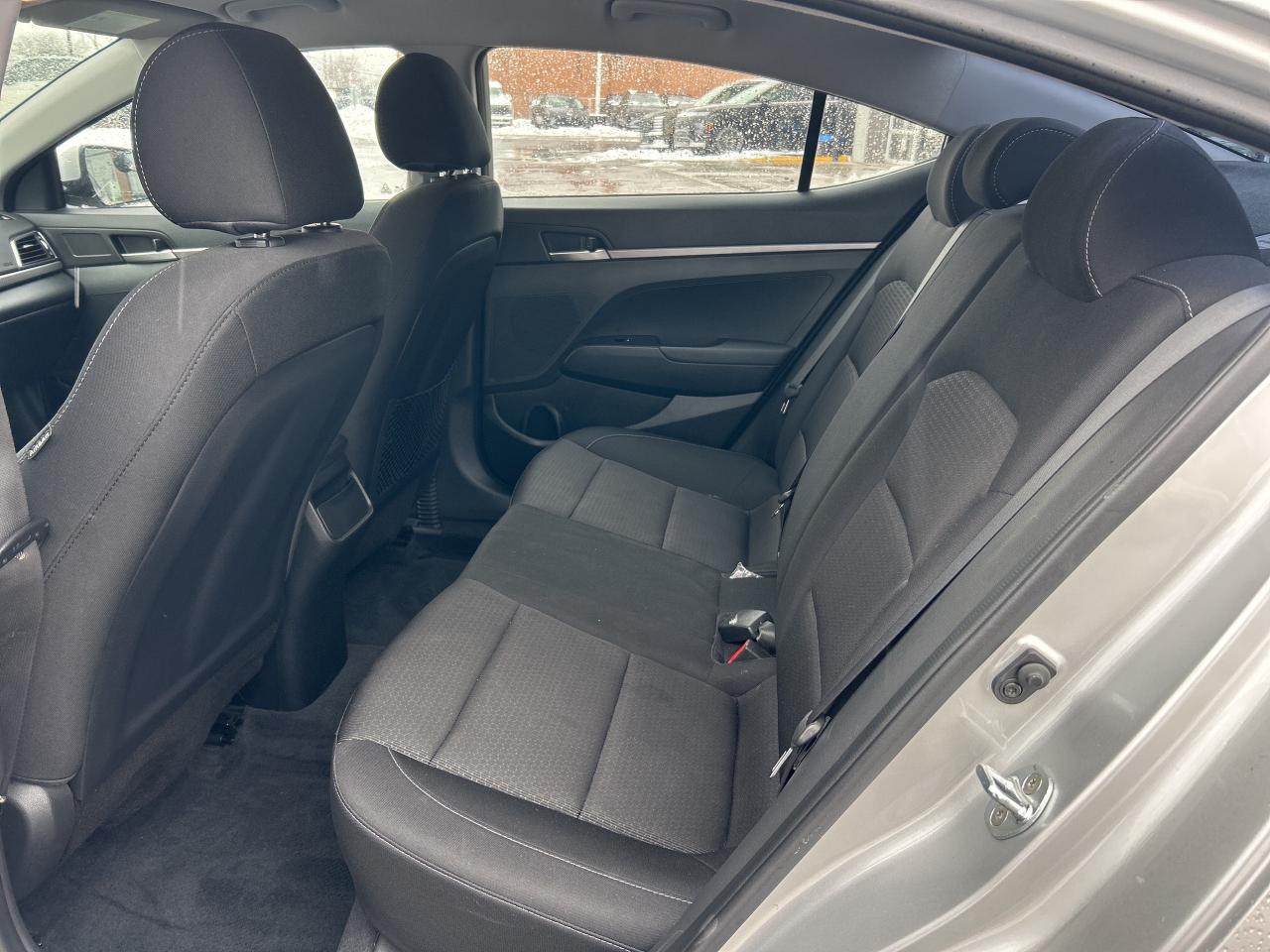 2017 Hyundai Elantra 4dr Sdn Auto LE   CLEAN CARFAX   ONE OWNER Photo