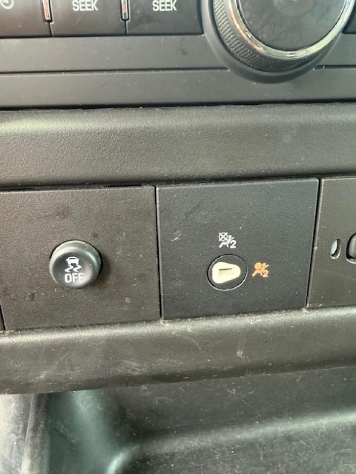 2016 GMC Savana Passenger 12 Passenger. Only 38,000 Kms. Extended! Photo