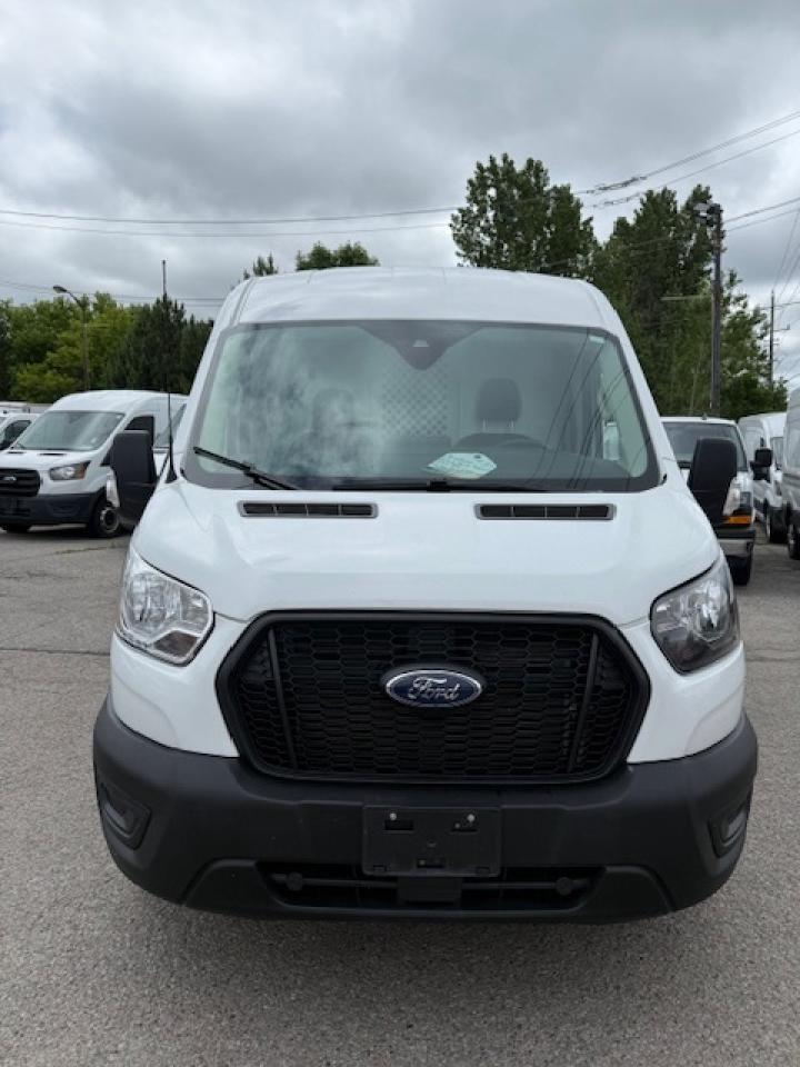 2023 Ford Transit Cargo Van Mid Roof, 30,000 Kms. navigation. Photo3