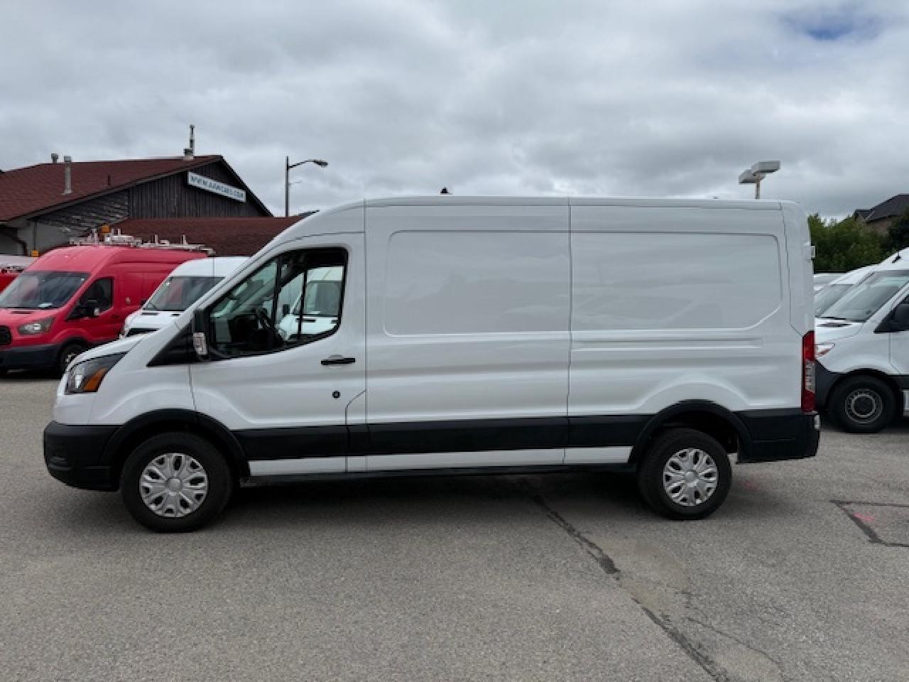 2023 Ford Transit Cargo Van Mid Roof, 30,000 Kms. navigation. Photo