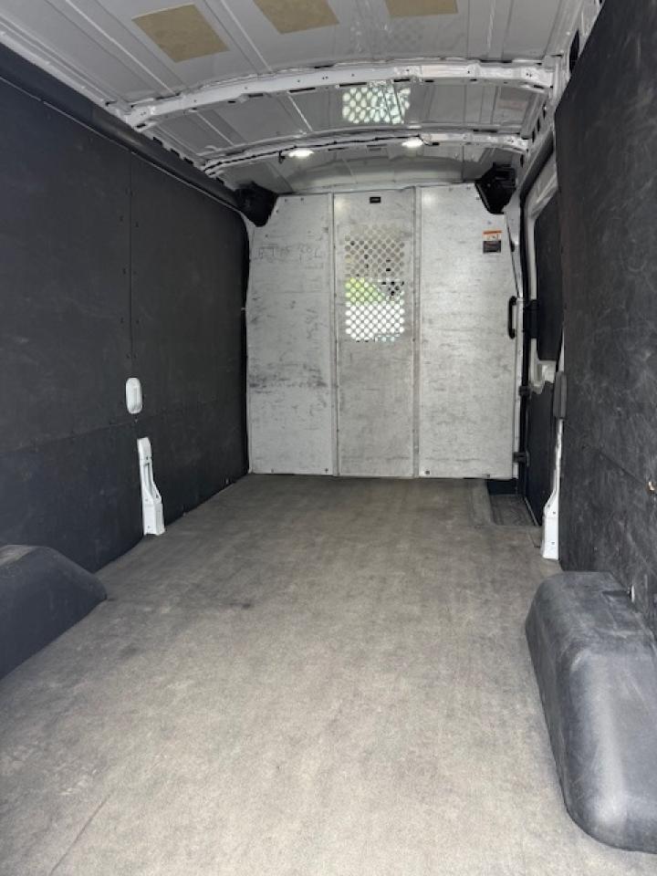 2023 Ford Transit Cargo Van Mid Roof, 30,000 Kms. navigation. Photo