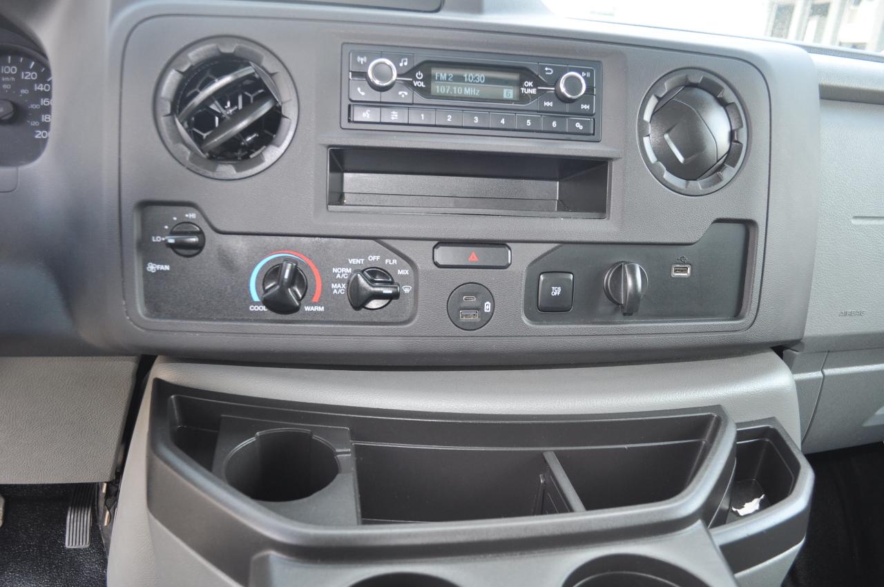 2021 Ford E-Series 16Ft  Box + Ramp Photo3