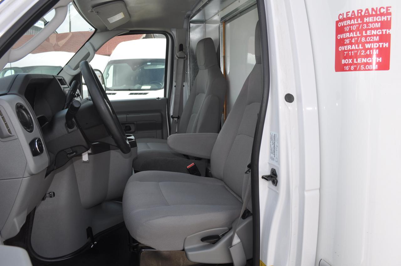 2021 Ford E-Series 16Ft  Box + Ramp Photo4