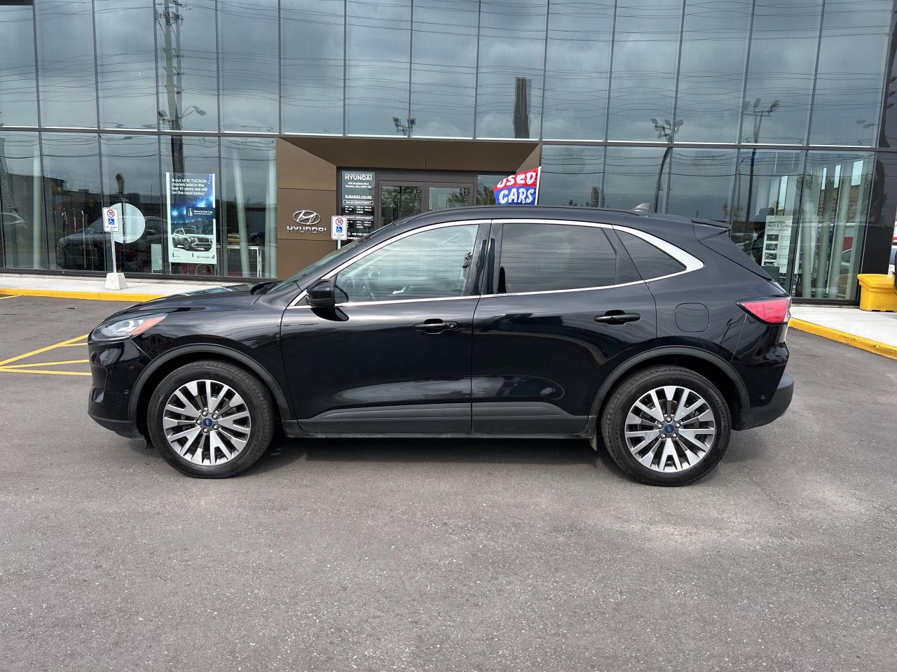 2021 Ford Escape TITANIUM AWD   As is Special Photo