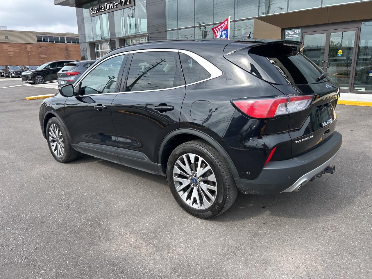 2021 Ford Escape TITANIUM AWD   As is Special Photo2