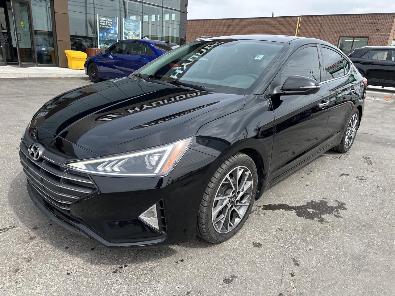 2020 Hyundai Elantra Luxury IVT Photo