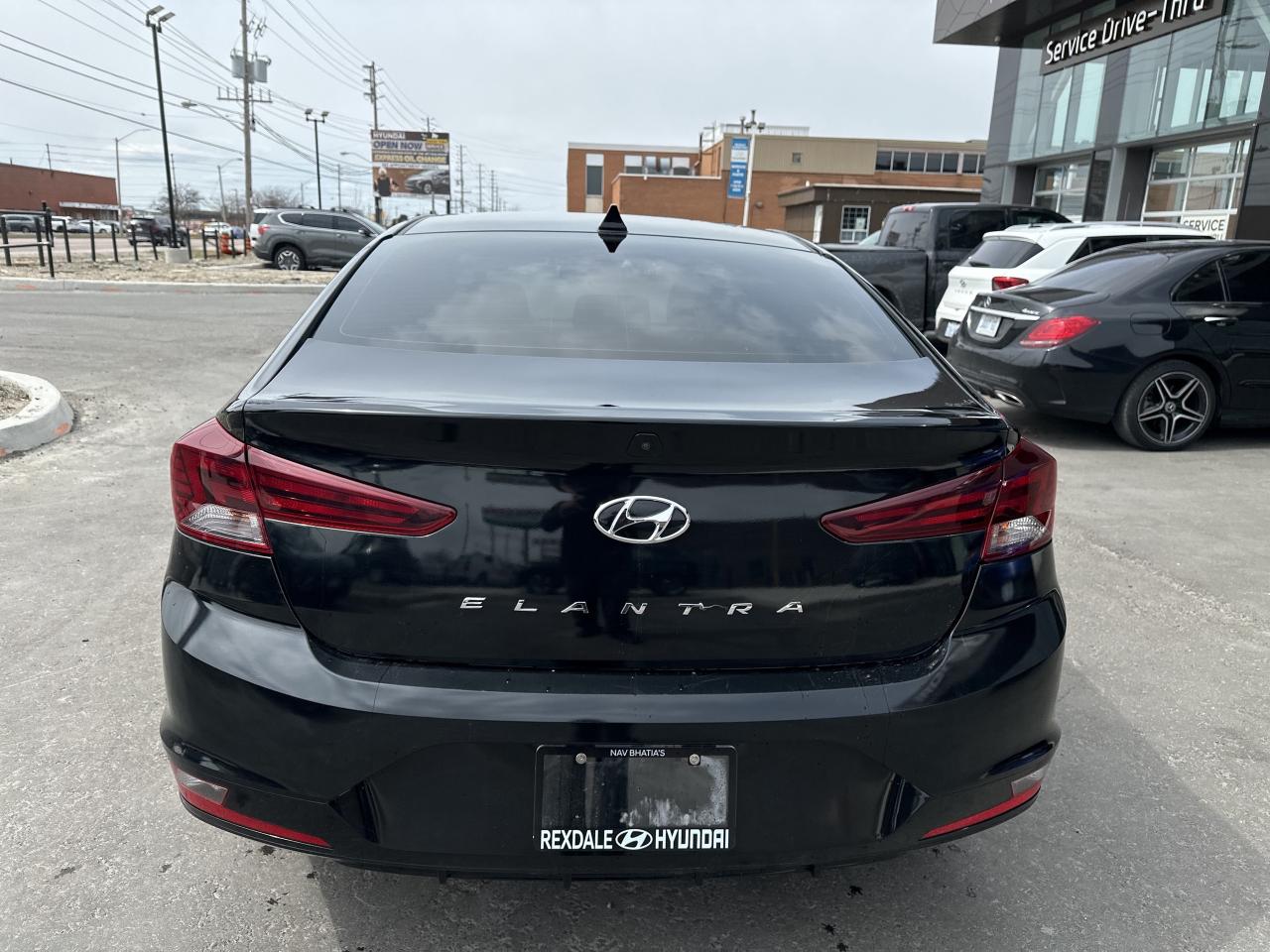 2020 Hyundai Elantra Luxury IVT Photo