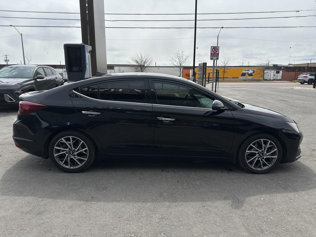 2020 Hyundai Elantra Luxury IVT Photo