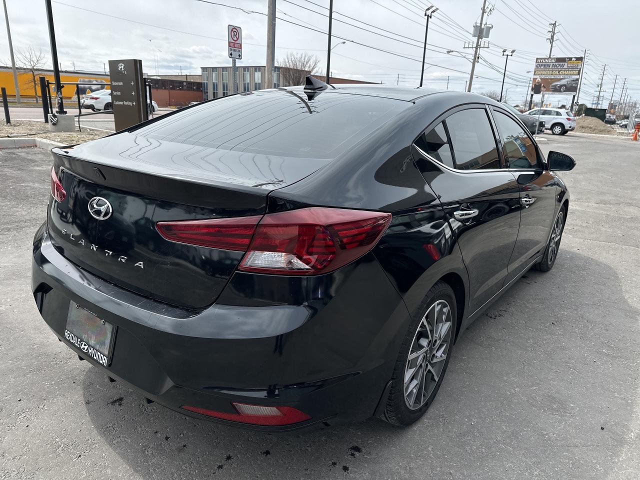 2020 Hyundai Elantra Luxury IVT Photo