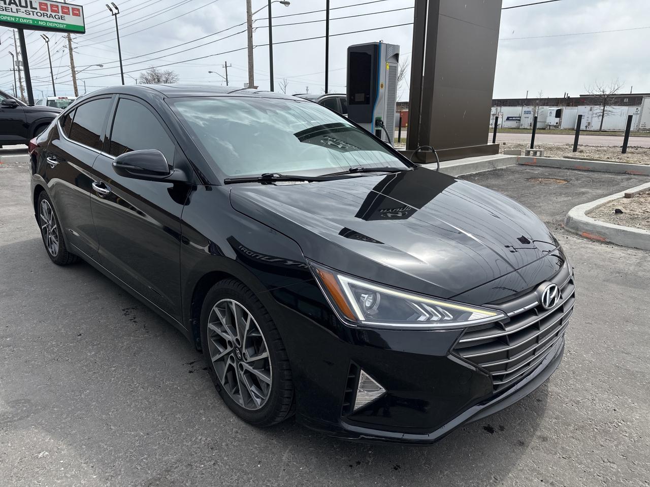 2020 Hyundai Elantra Luxury IVT Photo