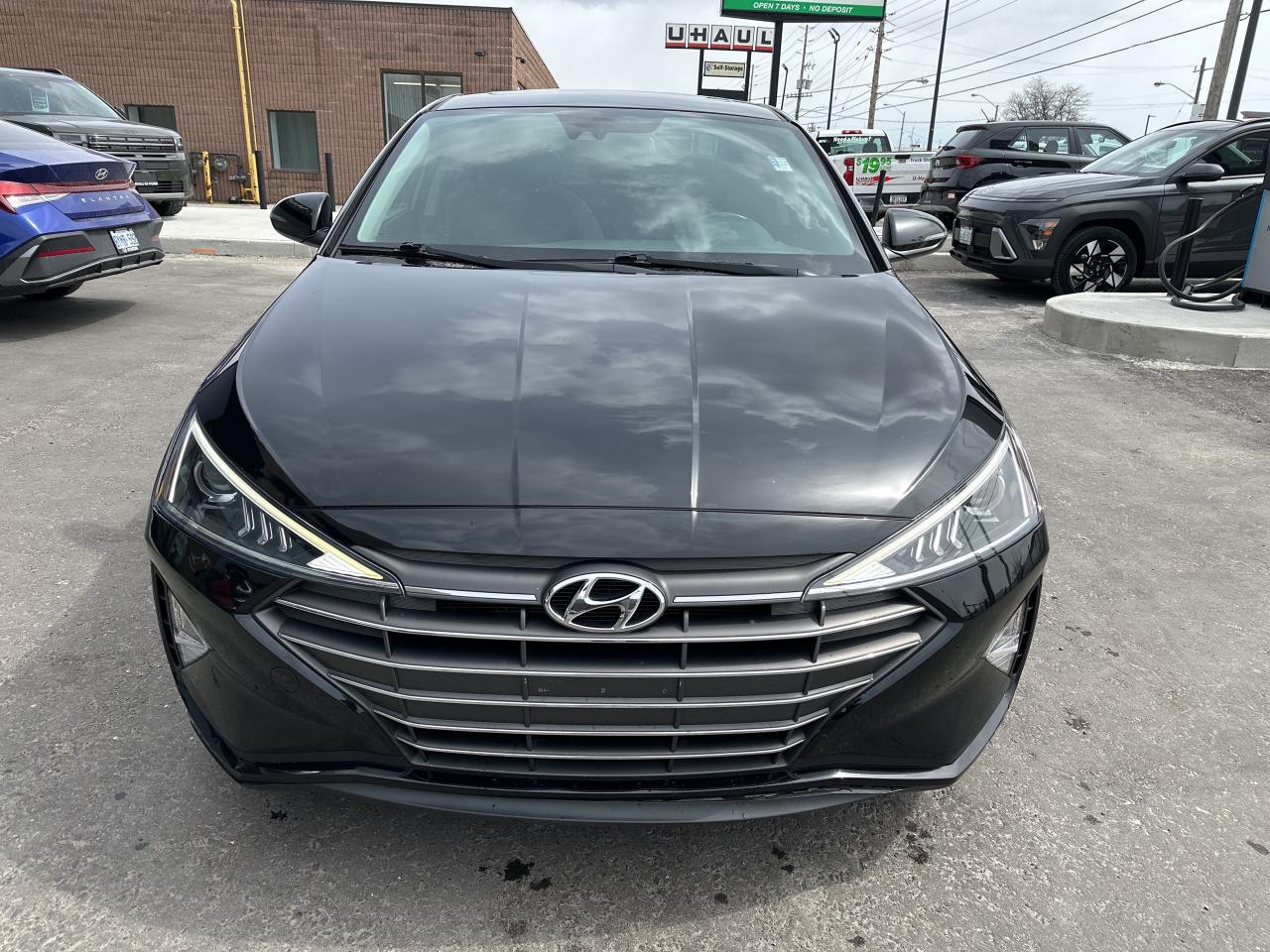 2020 Hyundai Elantra Luxury IVT Photo