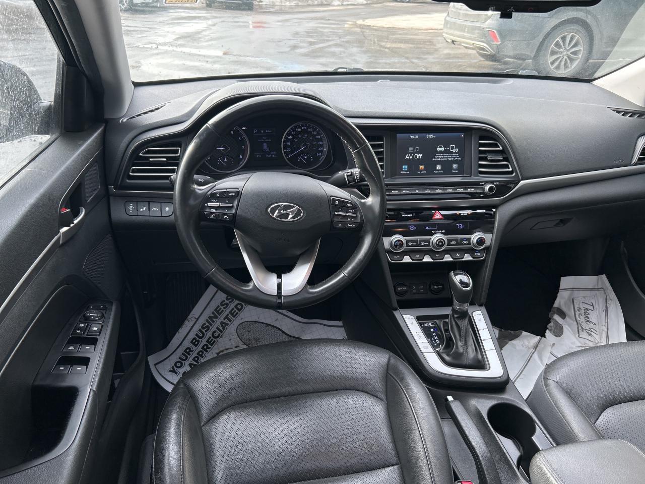 2020 Hyundai Elantra Luxury IVT Photo