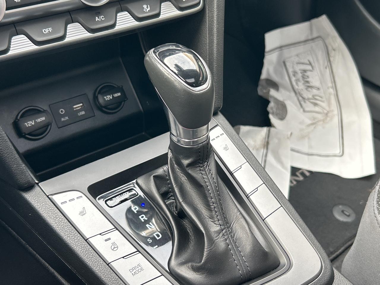 2020 Hyundai Elantra Luxury IVT Photo