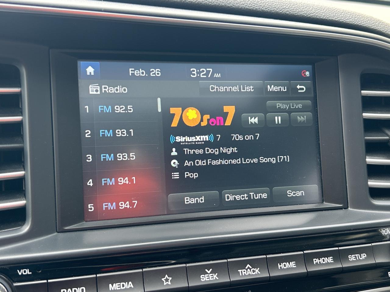 2020 Hyundai Elantra Luxury IVT Photo