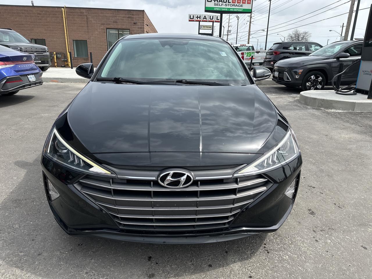 2020 Hyundai Elantra Luxury IVT Photo