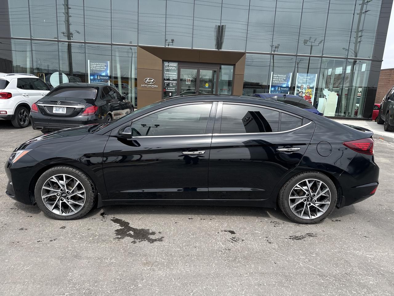 2020 Hyundai Elantra Luxury IVT Photo