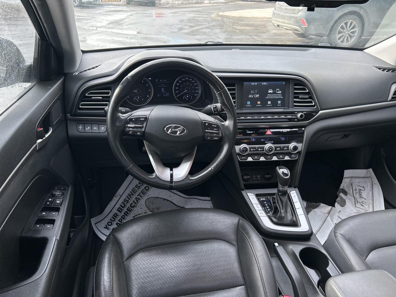 2020 Hyundai Elantra Luxury IVT Photo