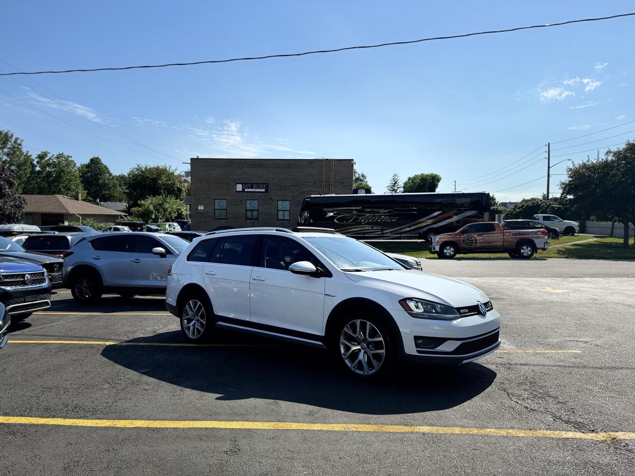 2017 Volkswagen Golf Alltrack Highline   0 Accidents   LOWKMS Photo