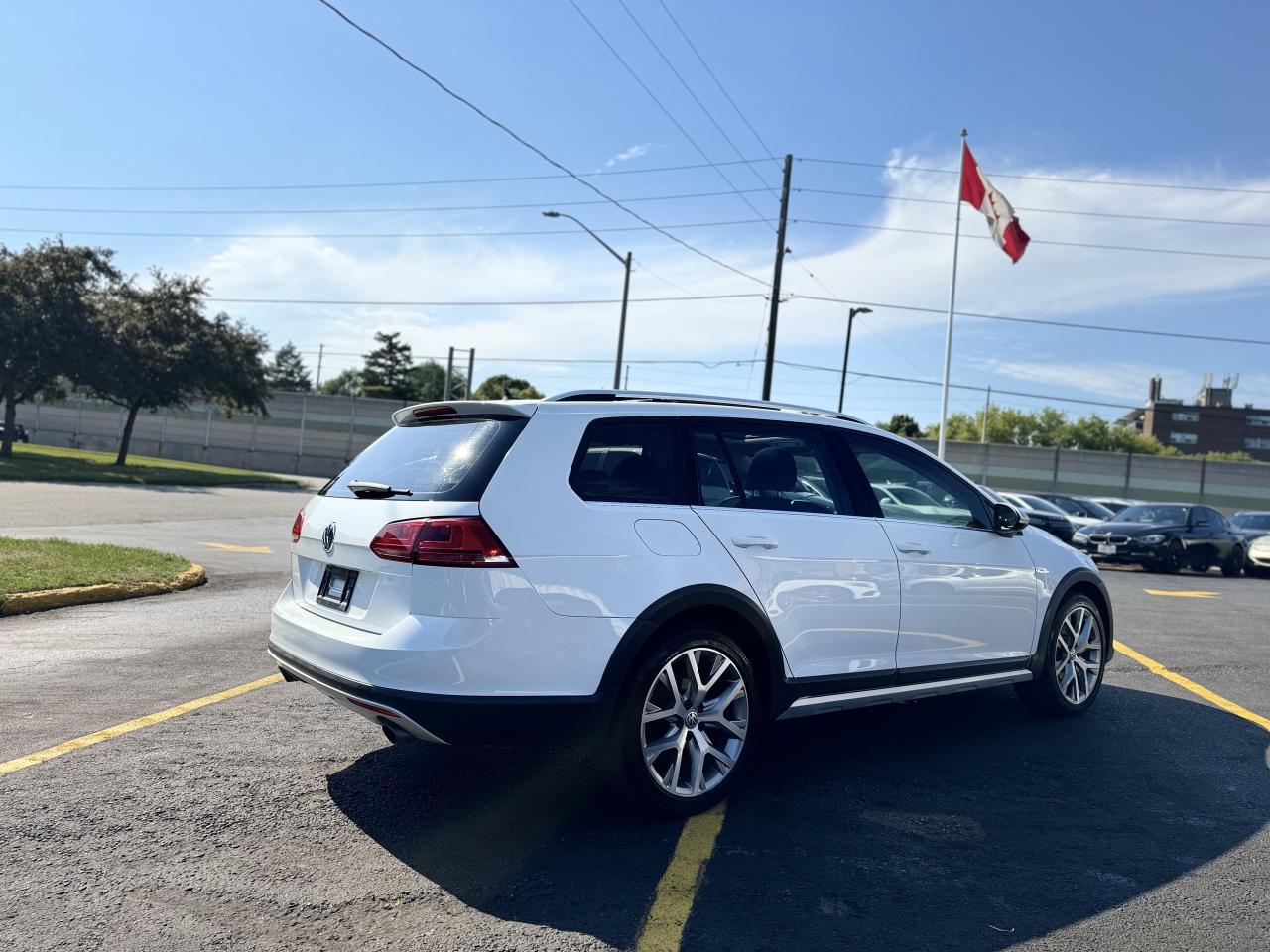 2017 Volkswagen Golf Alltrack Highline   0 Accidents   LOWKMS Photo