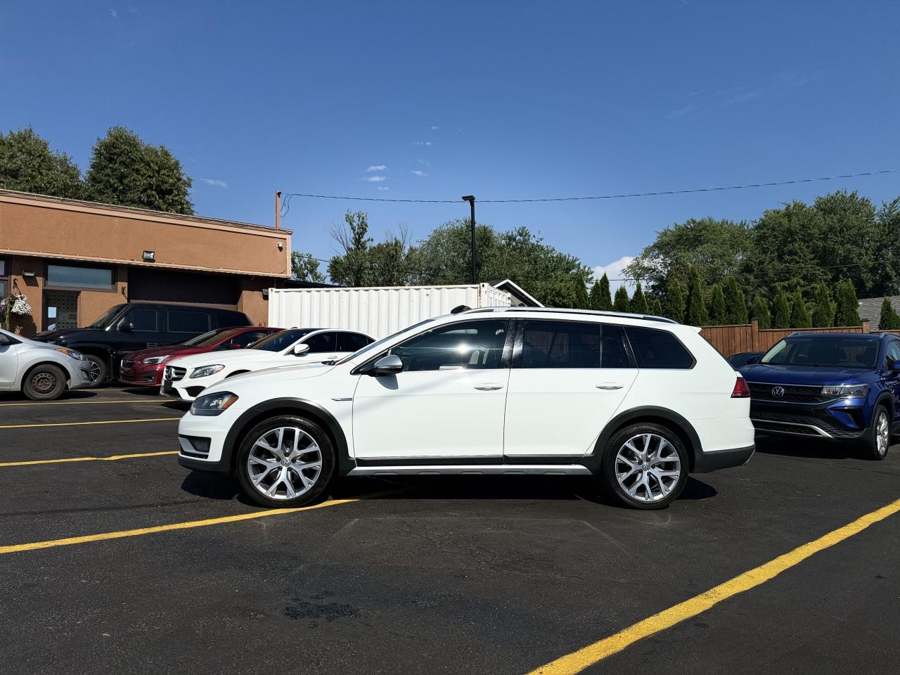 2017 Volkswagen Golf Alltrack Highline   0 Accidents   LOWKMS Photo