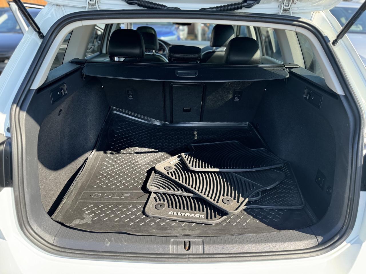 2017 Volkswagen Golf Alltrack Highline   0 Accidents   LOWKMS Photo