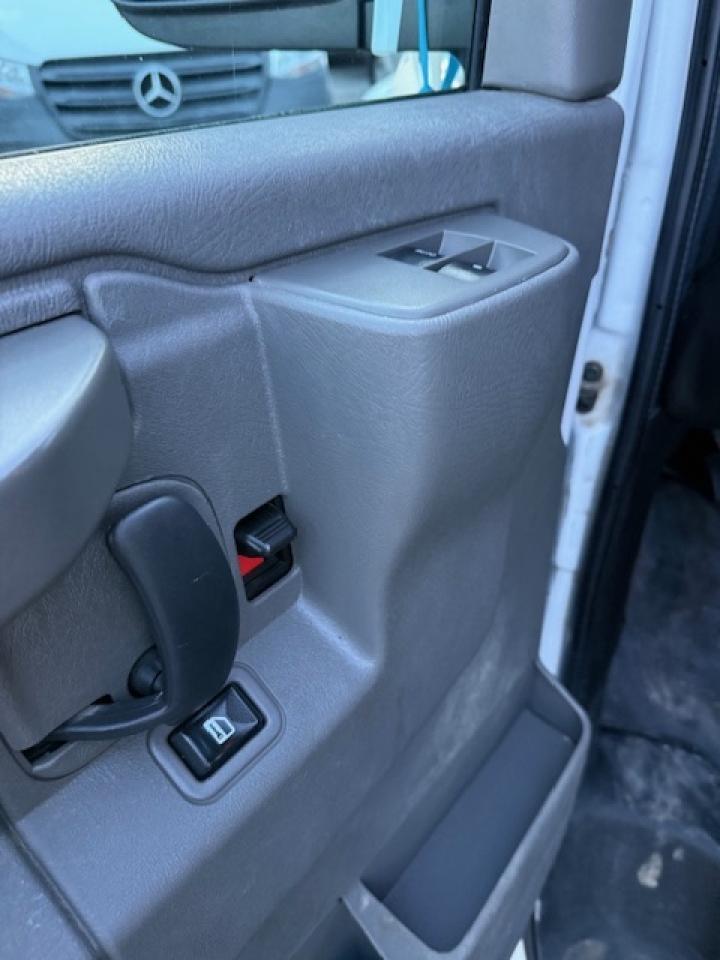 2020 Chevrolet Express Extended, V6, Fully loaded. Certified. Photo4