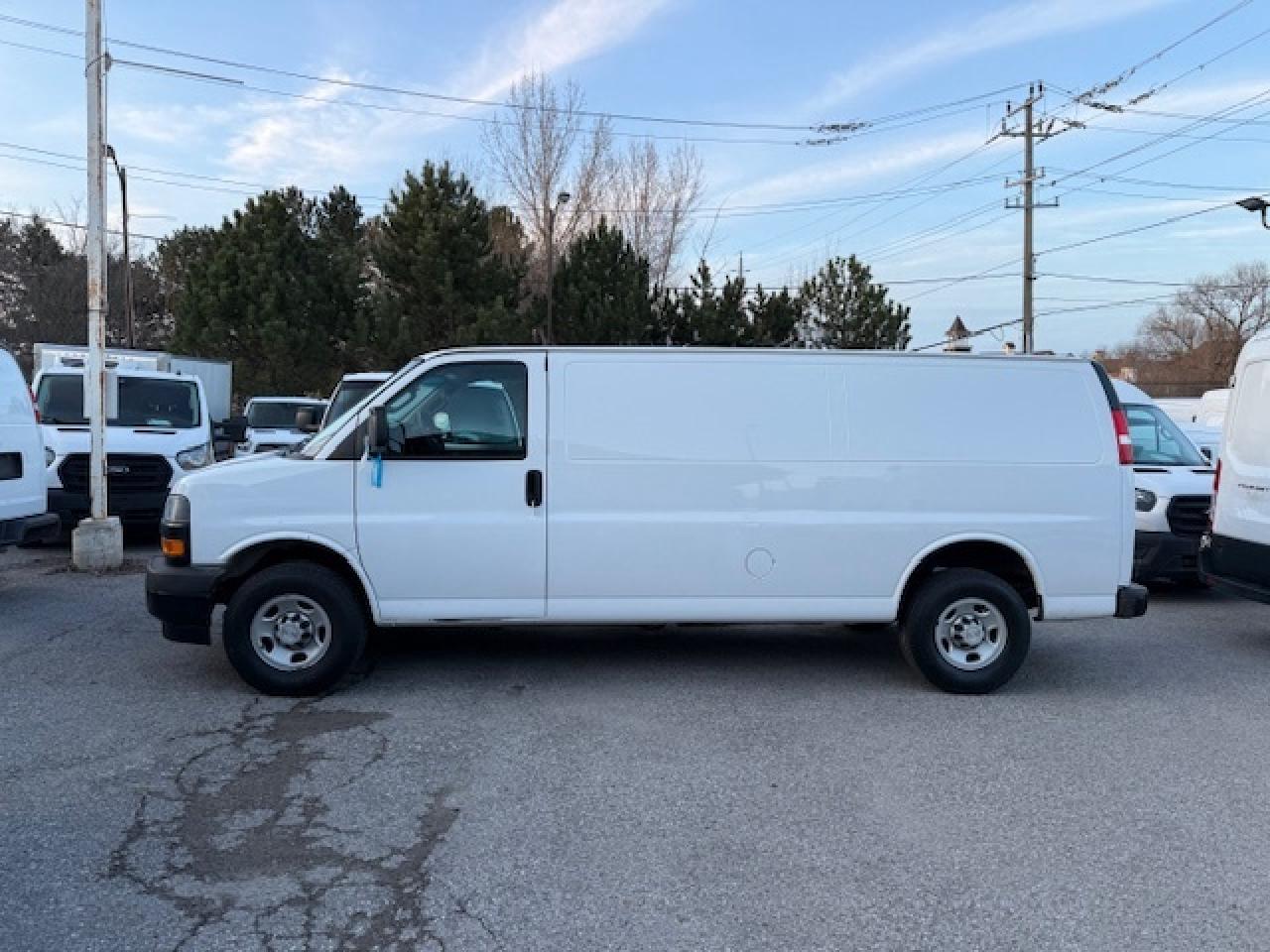 2020 Chevrolet Express Extended, V6, Fully loaded. Certified. Photo0
