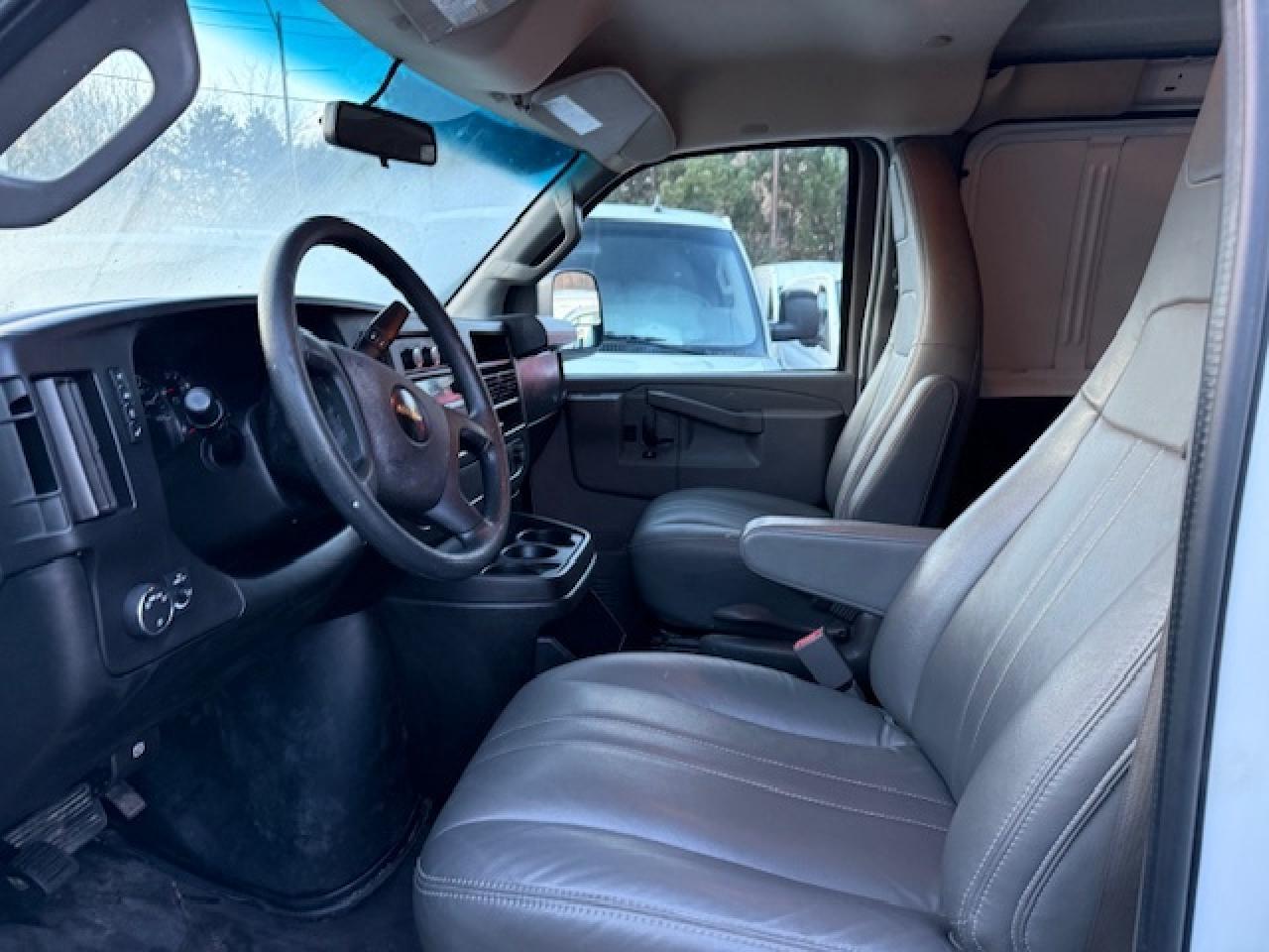 2020 Chevrolet Express Extended, V6, Fully loaded. Certified. Photo3