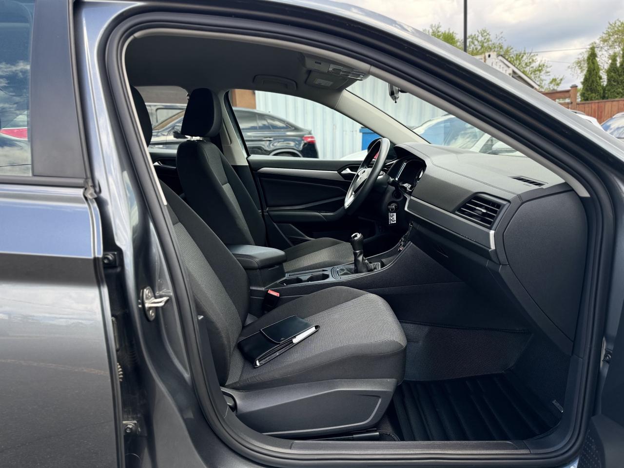 2021 Volkswagen Jetta Comfortline Manual / CleanCarfax! Photo