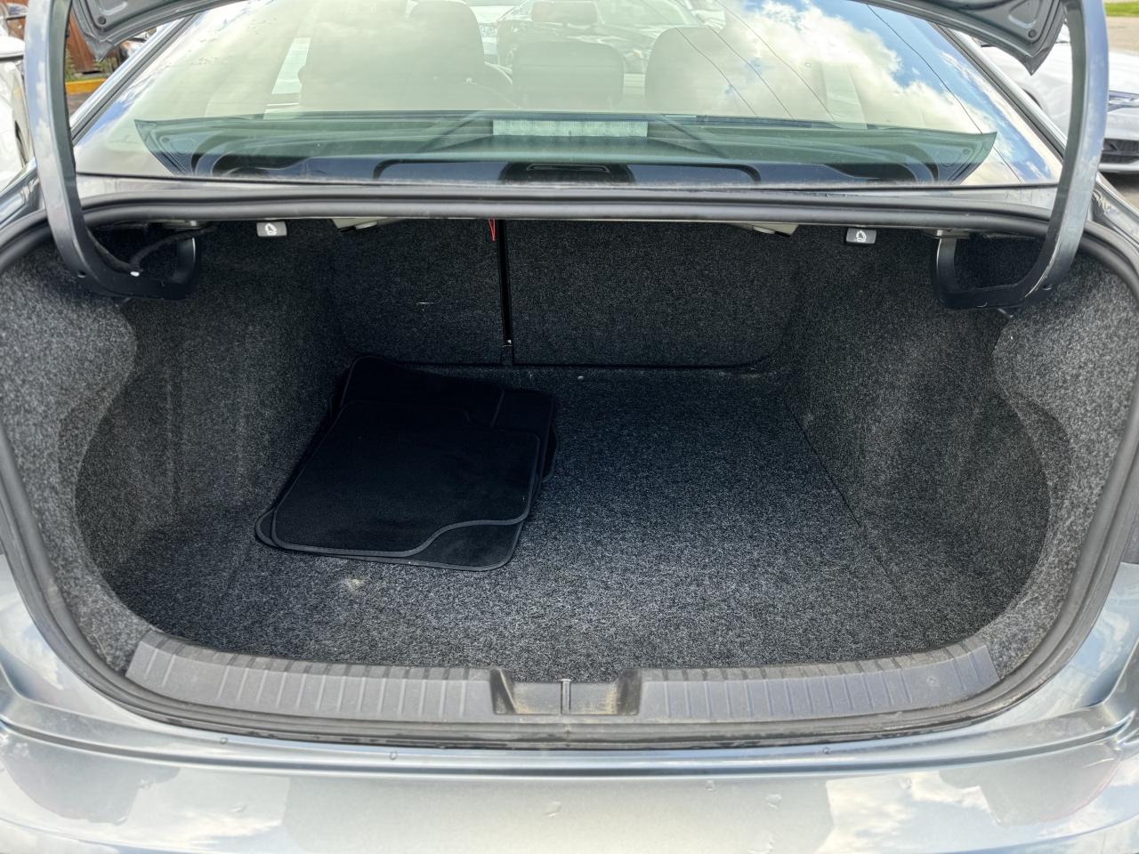 2021 Volkswagen Jetta Comfortline Manual / CleanCarfax! Photo