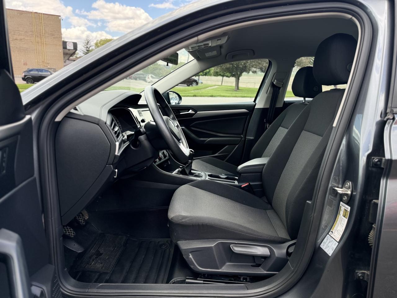 2021 Volkswagen Jetta Comfortline Manual / CleanCarfax! Photo