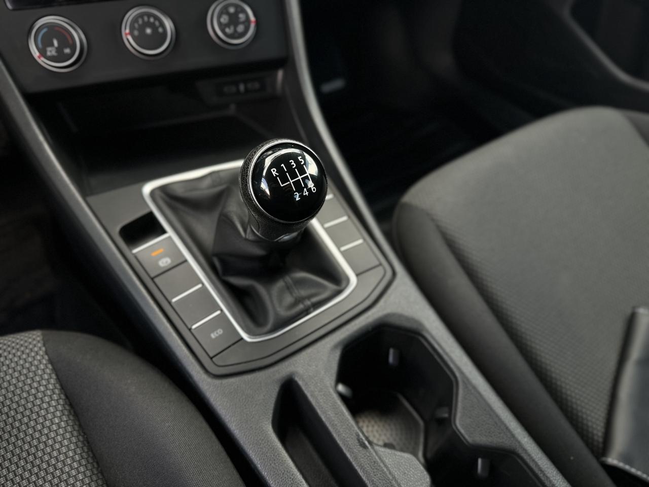 2021 Volkswagen Jetta Comfortline Manual / CleanCarfax! Photo