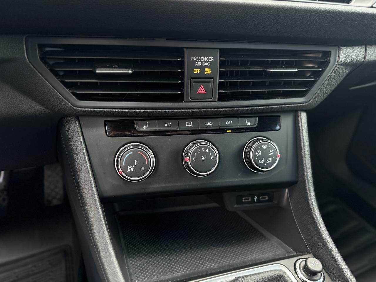 2021 Volkswagen Jetta Comfortline Manual / CleanCarfax! Photo