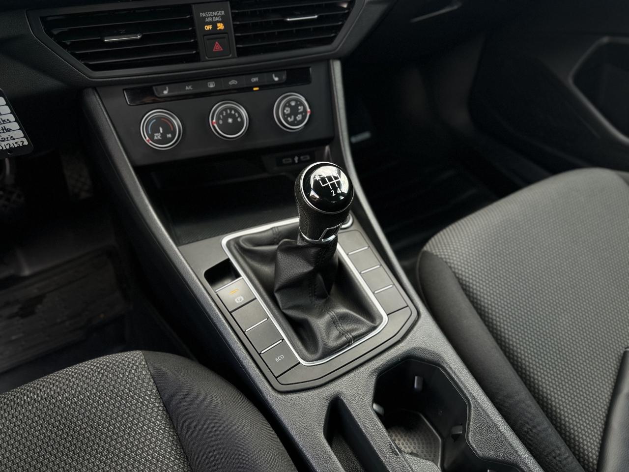 2021 Volkswagen Jetta Comfortline Manual / CleanCarfax! Photo