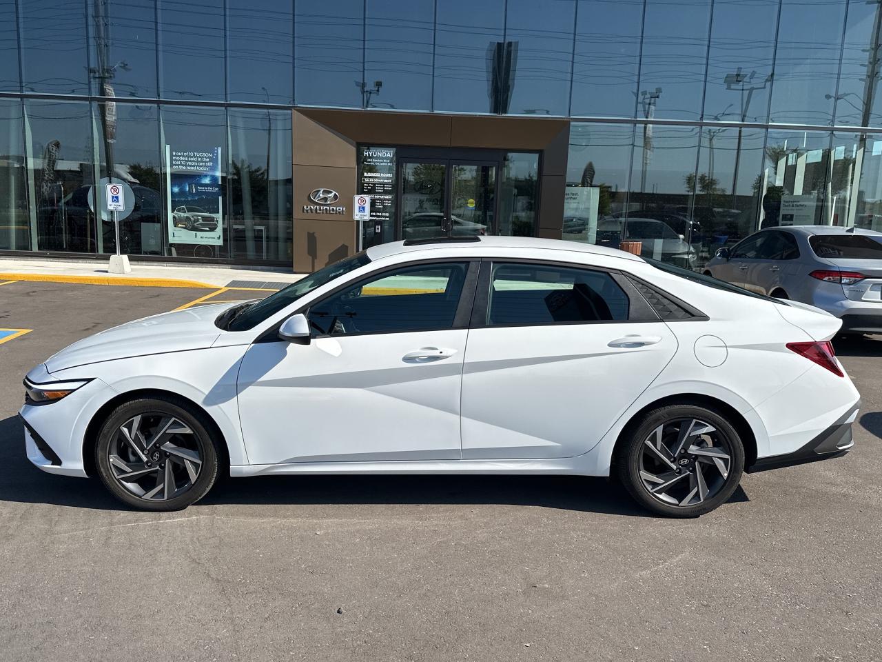 2025 Hyundai Elantra Preferred IVT w-Tech Pkg   Starting from 4.49% OAC Photo4