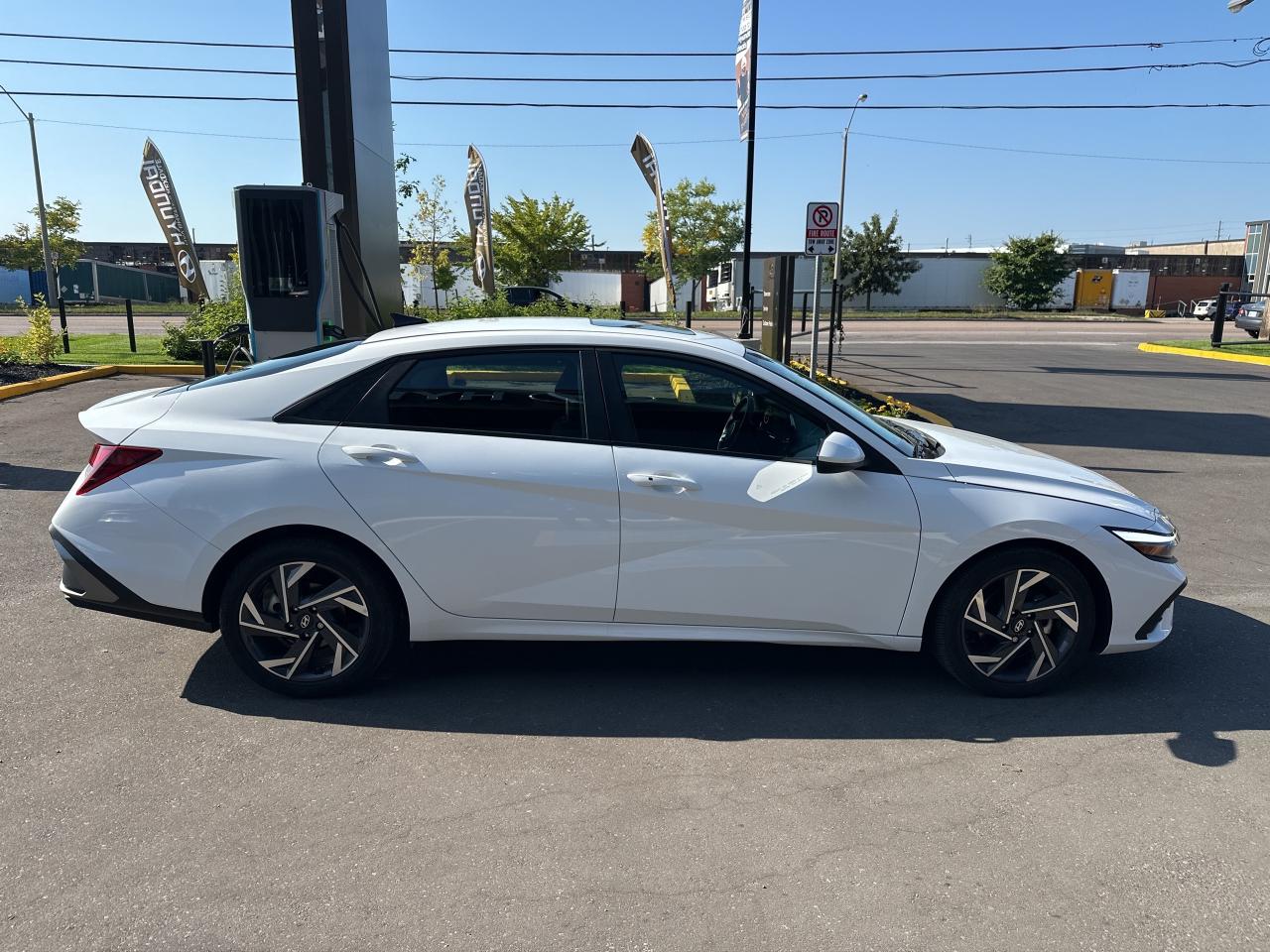 2025 Hyundai Elantra Preferred IVT w-Tech Pkg   Starting from 4.49% OAC Photo