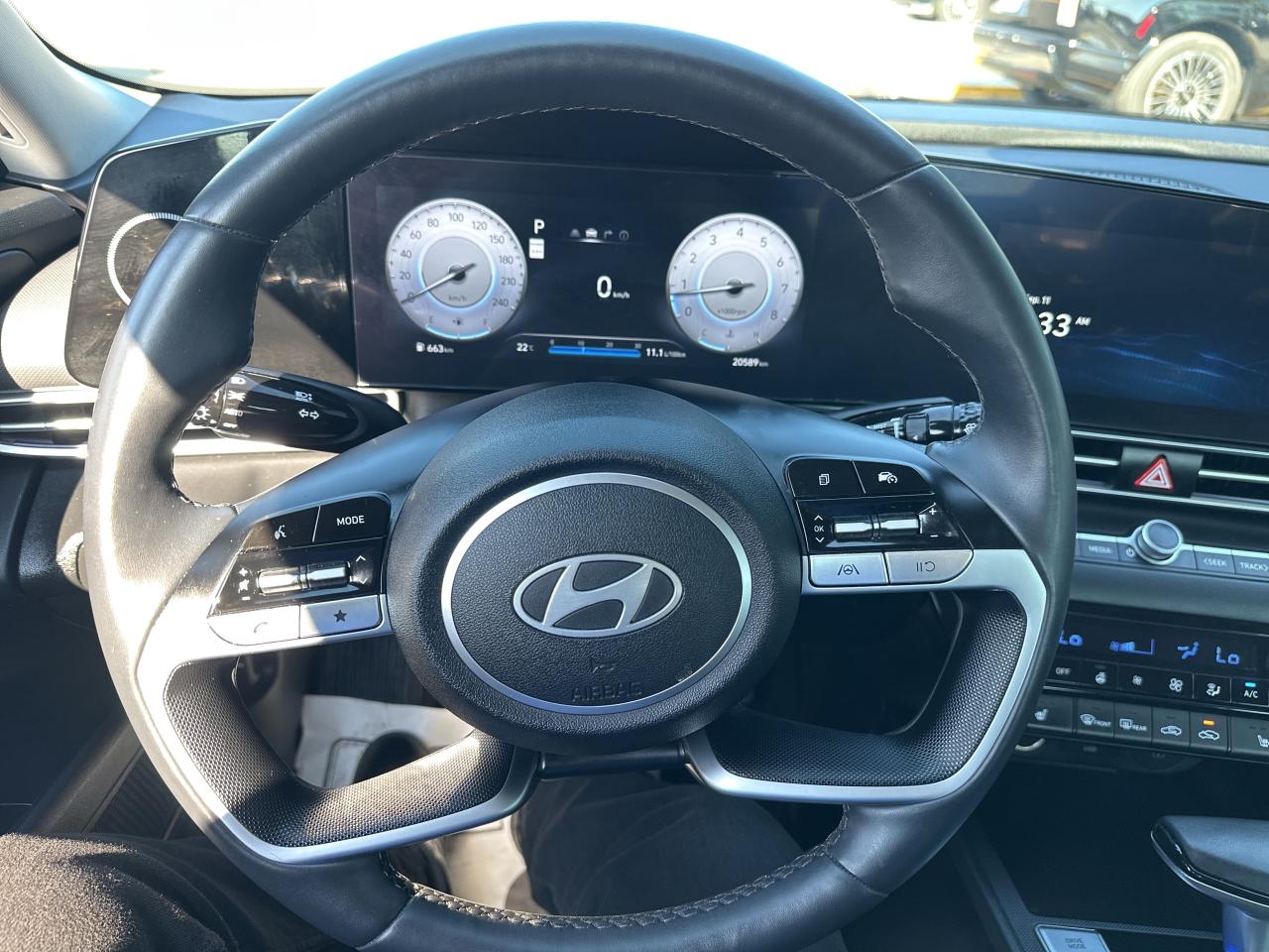 2025 Hyundai Elantra Preferred IVT w-Tech Pkg   Starting from 4.49% OAC Photo