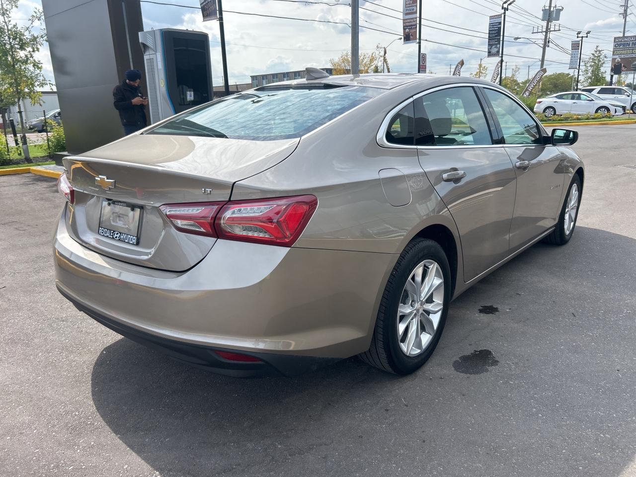 2022 Chevrolet Malibu 4DR SDN LT Photo4