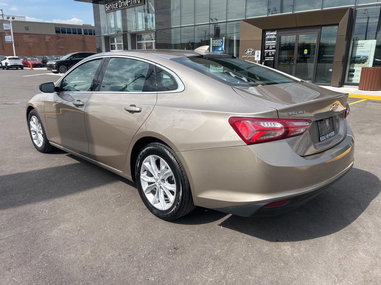 2022 Chevrolet Malibu 4DR SDN LT Photo2
