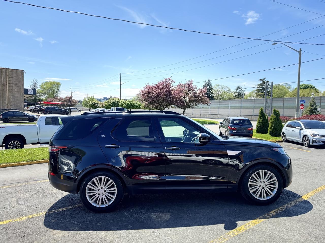 2019 Land Rover Discovery HSE Luxury 4WD / CleanCarfax! Photo