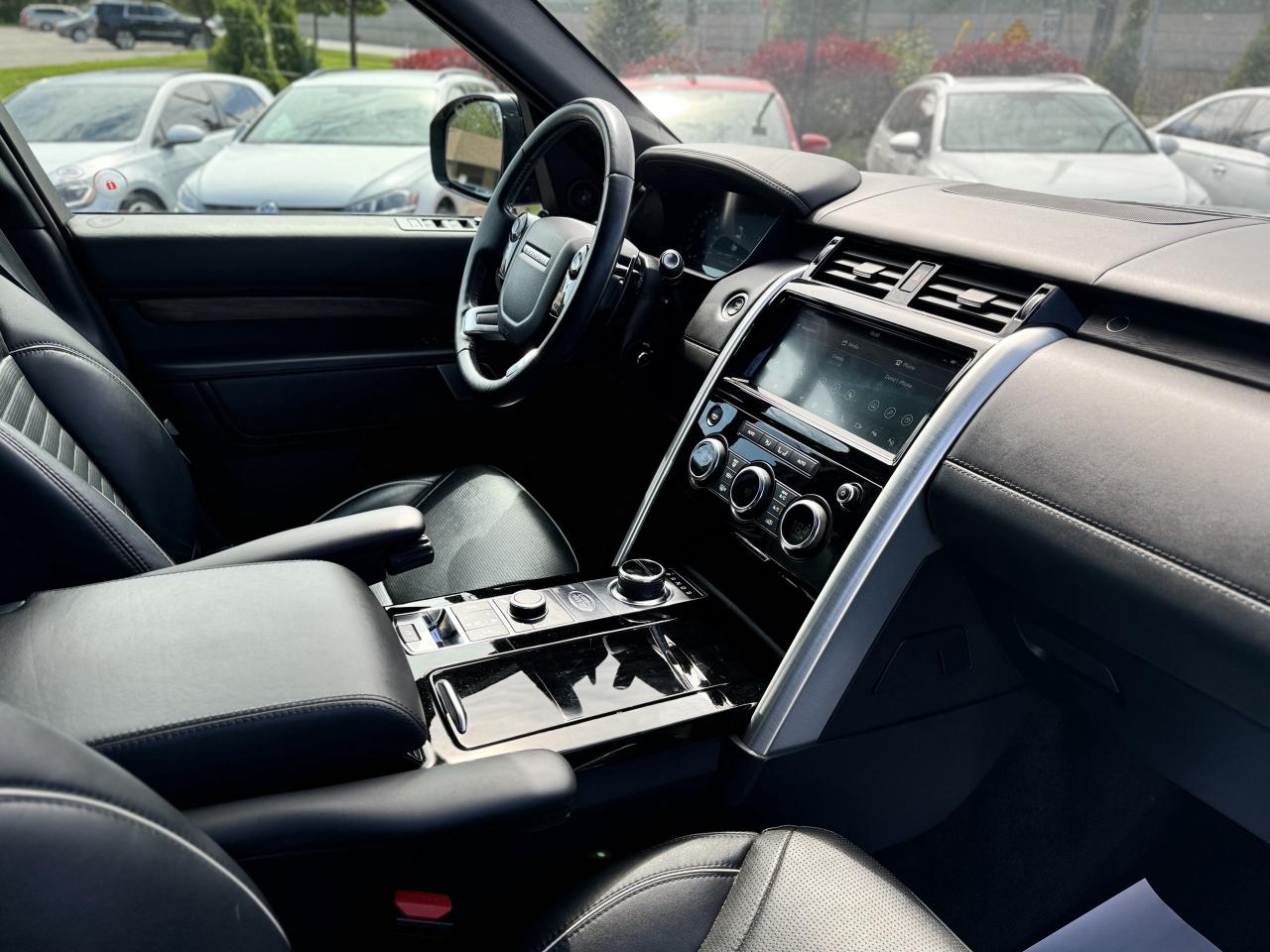 2019 Land Rover Discovery HSE Luxury 4WD / CleanCarfax! Photo