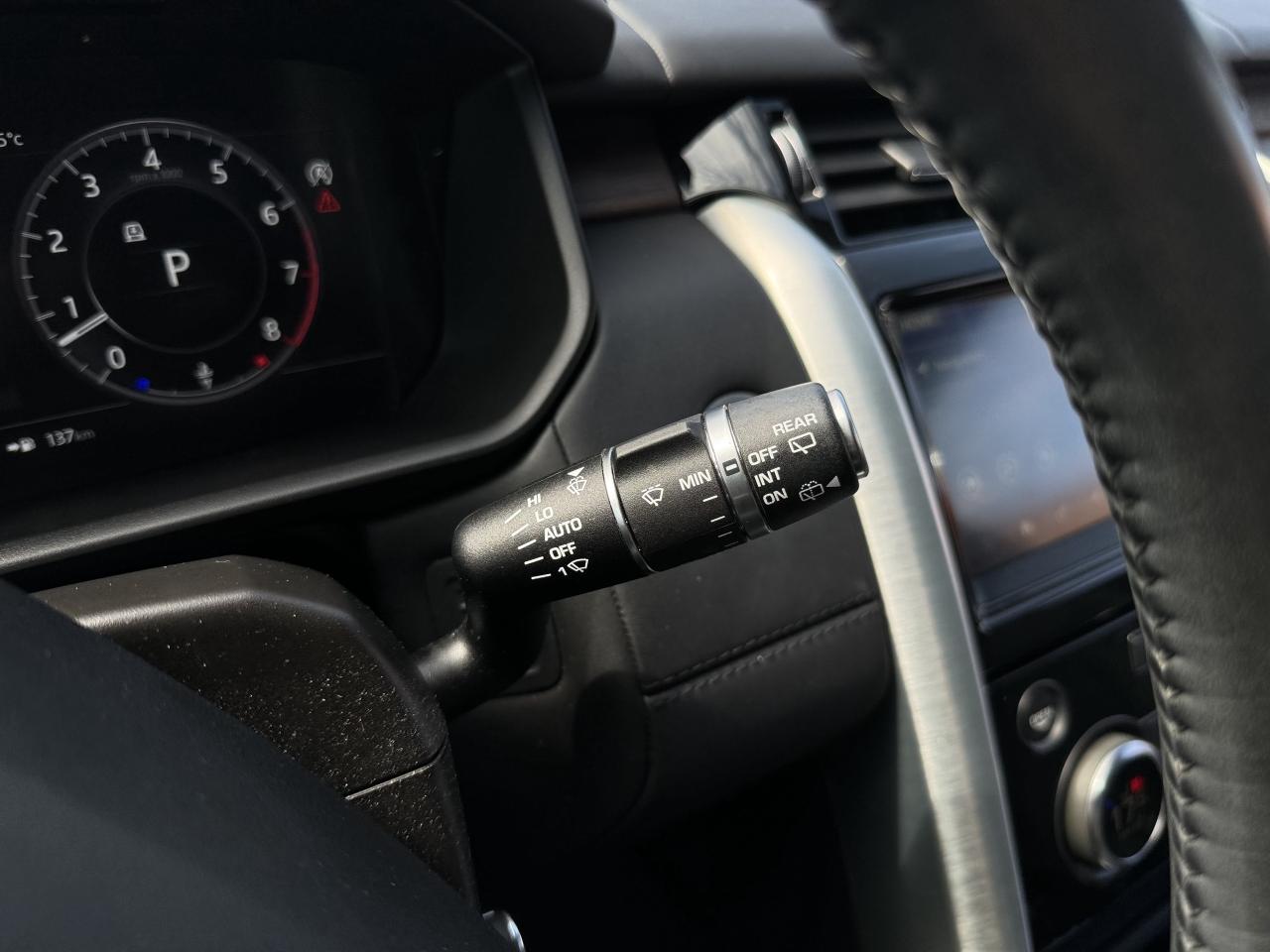 2019 Land Rover Discovery HSE Luxury 4WD / CleanCarfax! Photo